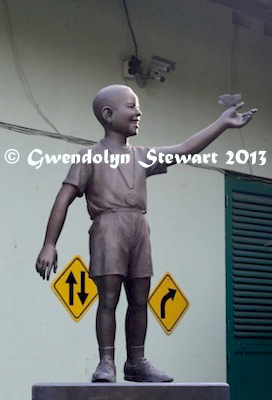 Statue
of the Boy Barack Obama (Barry Sutoro), Jakarta, Indonesia, Photographed
by Gwendolyn Stewart c. 2013; All Rights Reserved