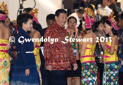 XI 
JINPING AND PENG LIYUAN WELCOMED TO THE BALI 2013 APEC SUMMIT GALA DINNER, 
Photographed by Gwendolyn Stewart c.2013; All Rights Reserved